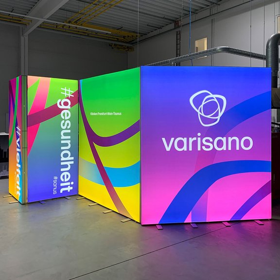 LED Messestand - ALU LightUp - varisano Kliniken